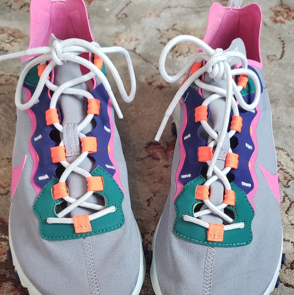 NIKE React Element 55